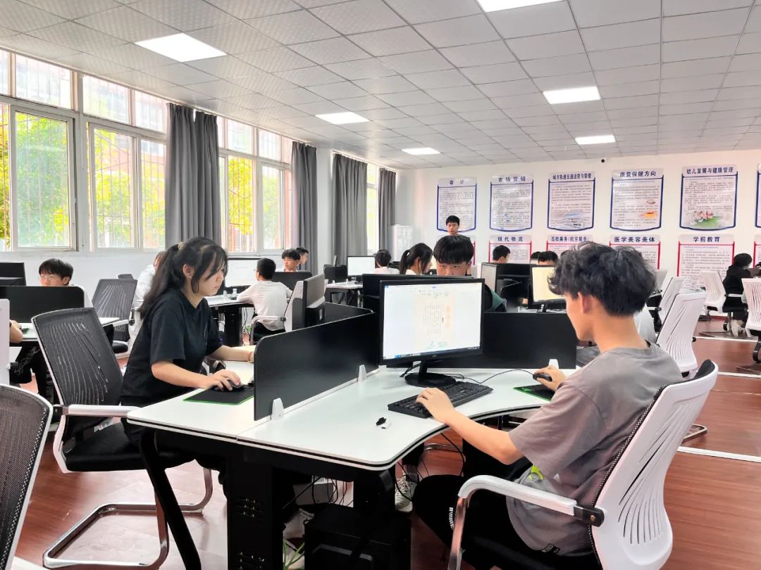 江西新余市電子科技技工學(xué)校2023年招生簡(jiǎn)章 電子計(jì)算機(jī)與電子技術(shù)信息服務(wù)專(zhuān)業(yè)